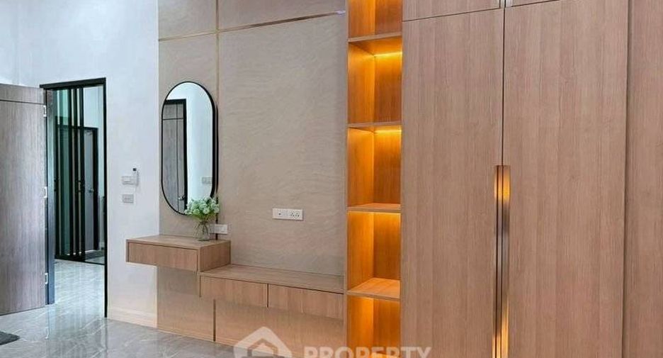 Продажа 4 спальни дом в Йомтиен, Паттайя