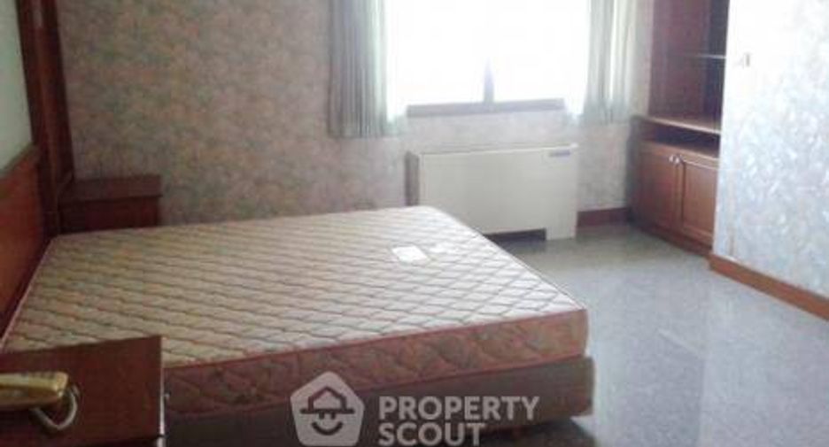 For sale 4 bedrooms condo in Khlong Toei, Bangkok