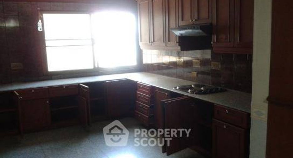 For sale 4 bedrooms condo in Khlong Toei, Bangkok