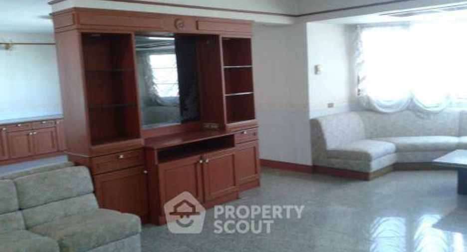 For sale 4 bedrooms condo in Khlong Toei, Bangkok