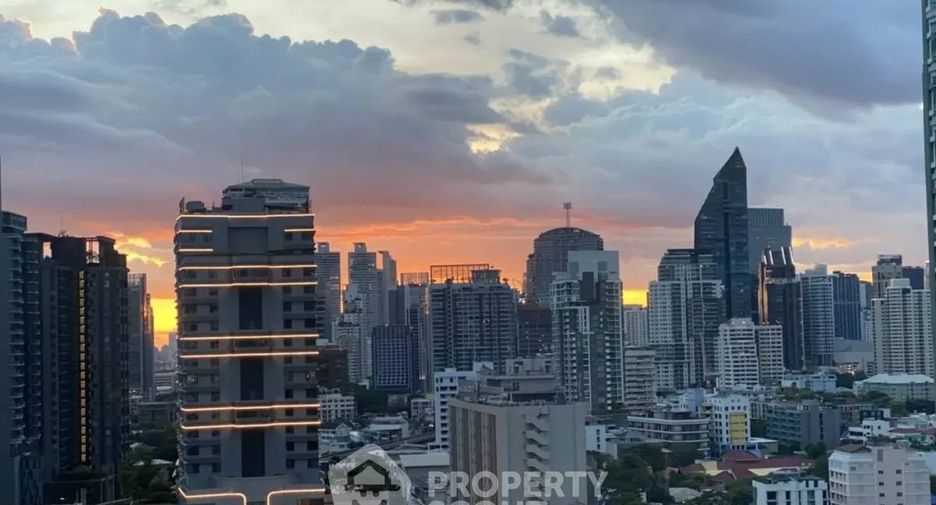For sale 3 bedrooms condo in Khlong Toei, Bangkok