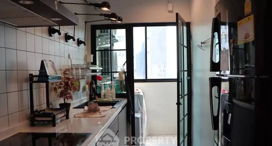 For sale 3 bedrooms condo in Khlong Toei, Bangkok