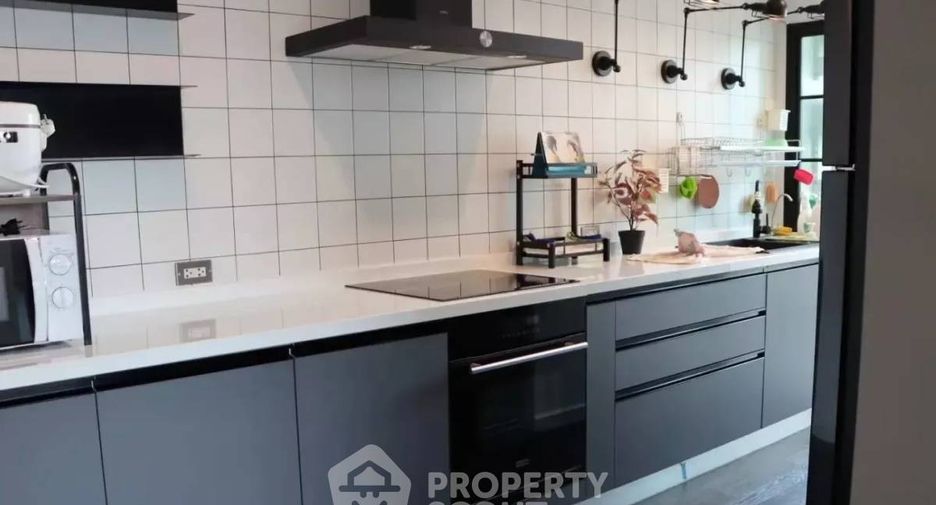 For sale 3 bedrooms condo in Khlong Toei, Bangkok