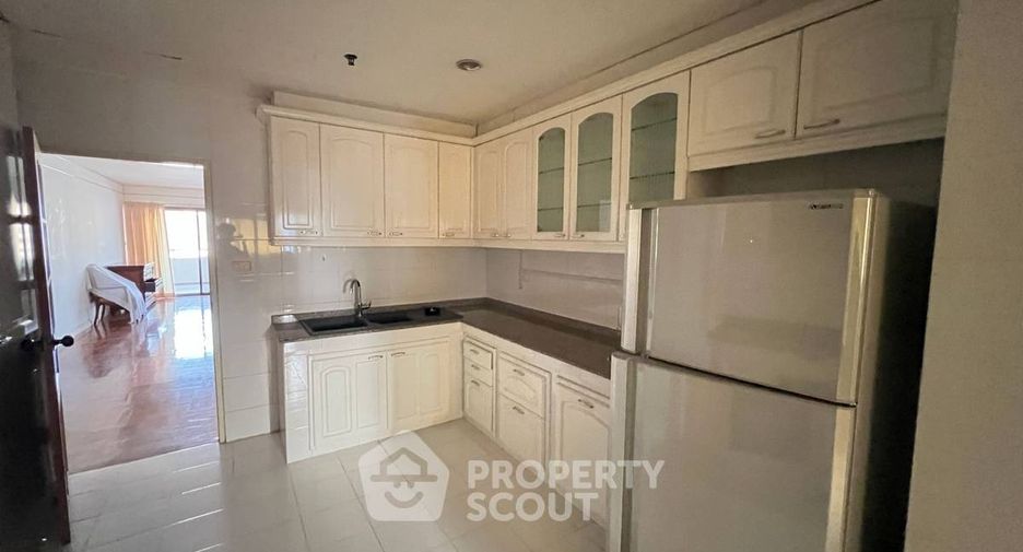 For sale 3 bedrooms condo in Watthana, Bangkok