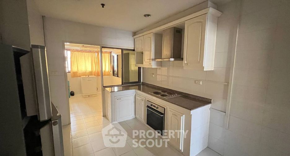 For sale 3 bedrooms condo in Watthana, Bangkok