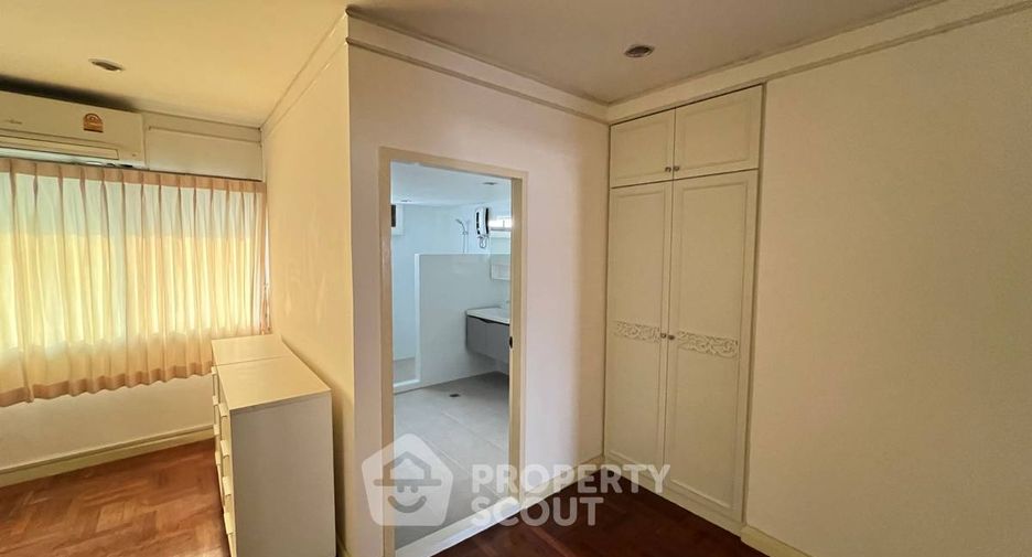 For sale 3 bedrooms condo in Watthana, Bangkok