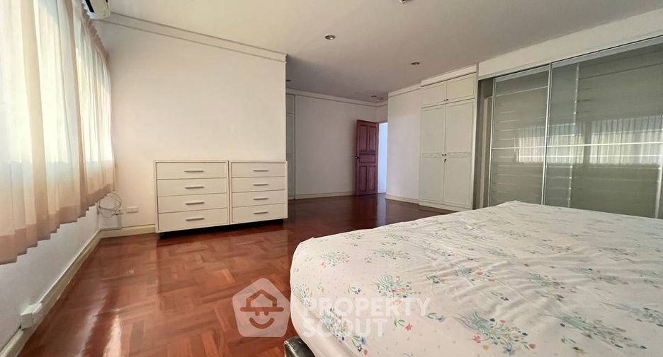 For sale 3 bedrooms condo in Watthana, Bangkok