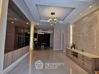 Аренда и продажа 3 спальни таунхаус в Щанг Тхонгланг, Бангкок