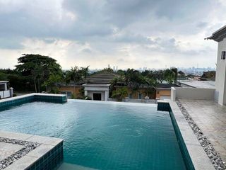 Villa en alquiler y en venta de 5 habitaciones en Bang Lamung, Chonburi