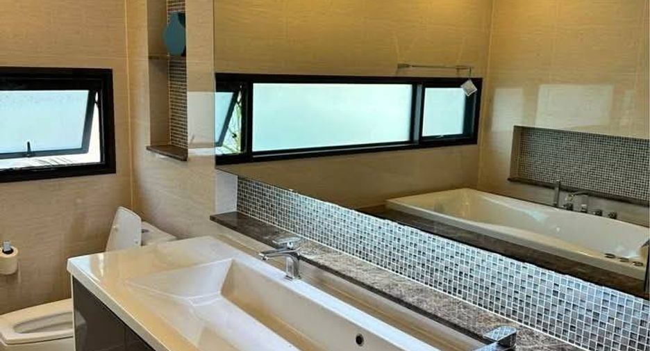 For sale 4 bedrooms house in Prawet, Bangkok