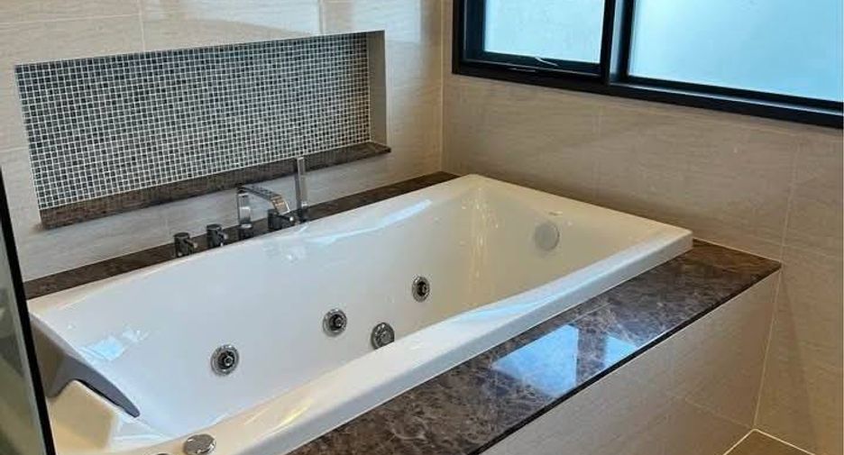 For sale 4 bedrooms house in Prawet, Bangkok
