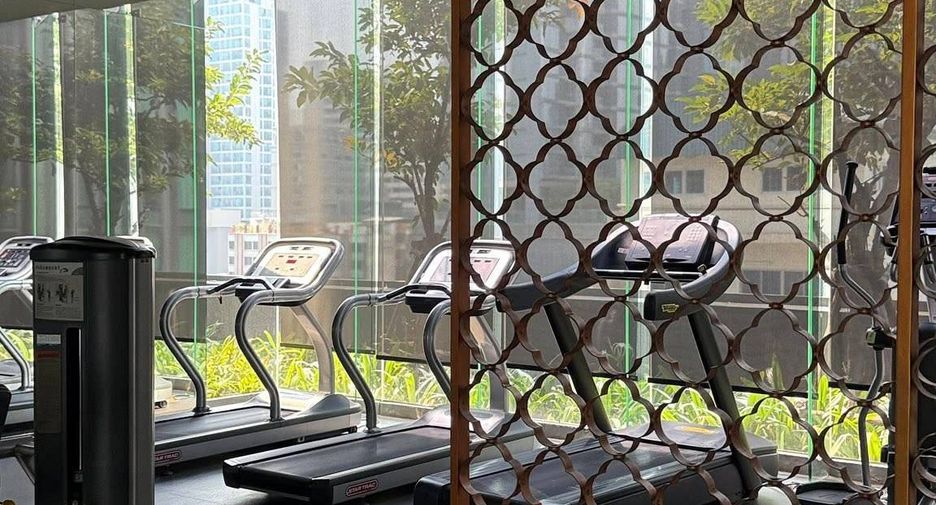 For sale 3 bedrooms condo in Khlong Toei, Bangkok