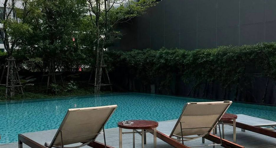 For sale 3 bedrooms condo in Khlong Toei, Bangkok