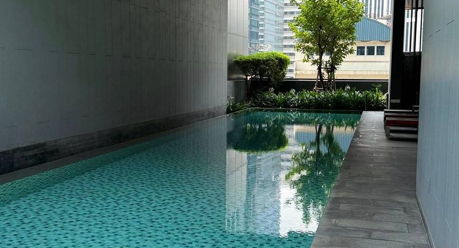 For sale 3 bedrooms condo in Khlong Toei, Bangkok