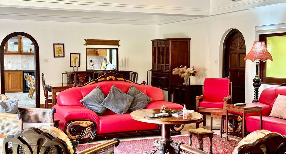 Haus zum Kauf mit 4 Zimmer in Sattahip, Chonburi