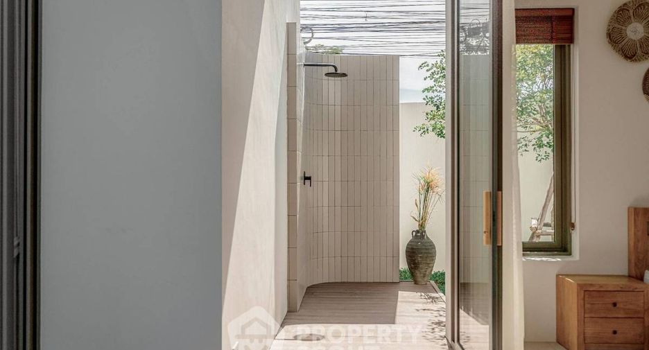 For sale 4 bedrooms villa in East Pattaya, Pattaya