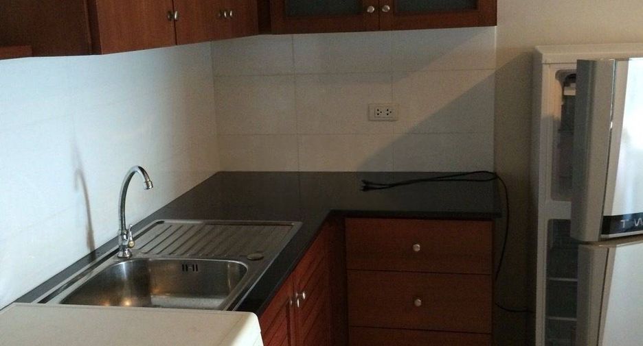 For rent and for sale 1 bed condo in Huai Khwang, Bangkok