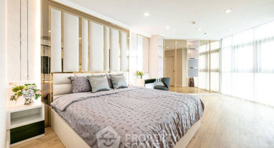 For sale 3 bedrooms condo in Huai Khwang, Bangkok