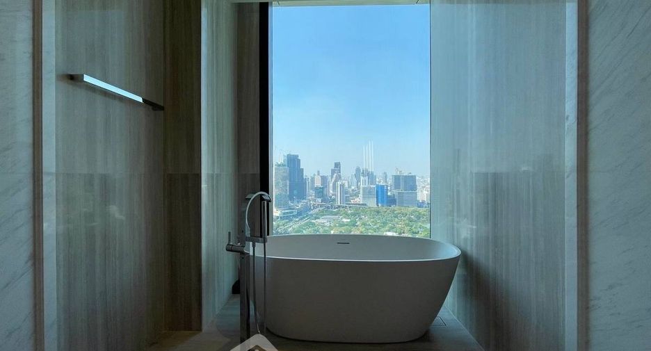 For sale 3 bedrooms condo in Pathum Wan, Bangkok
