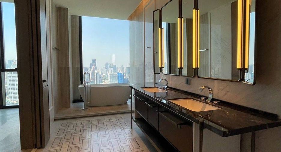 For sale 3 bedrooms condo in Pathum Wan, Bangkok