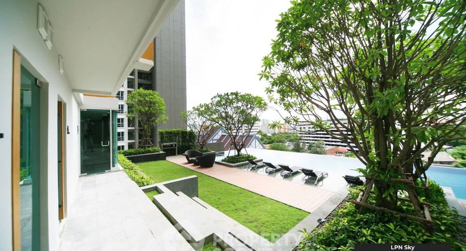 For sale 2 bedrooms condo in Phaya Thai, Bangkok