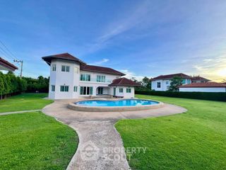 À louer et à vendre 5 chambres villa à Bang Lamung, Chonburi