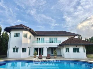 À louer et à vendre 5 chambres villa à Bang Lamung, Chonburi