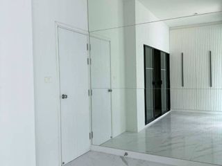 Продажа 3 спальни таунхаус в Щанг Тхонгланг, Бангкок