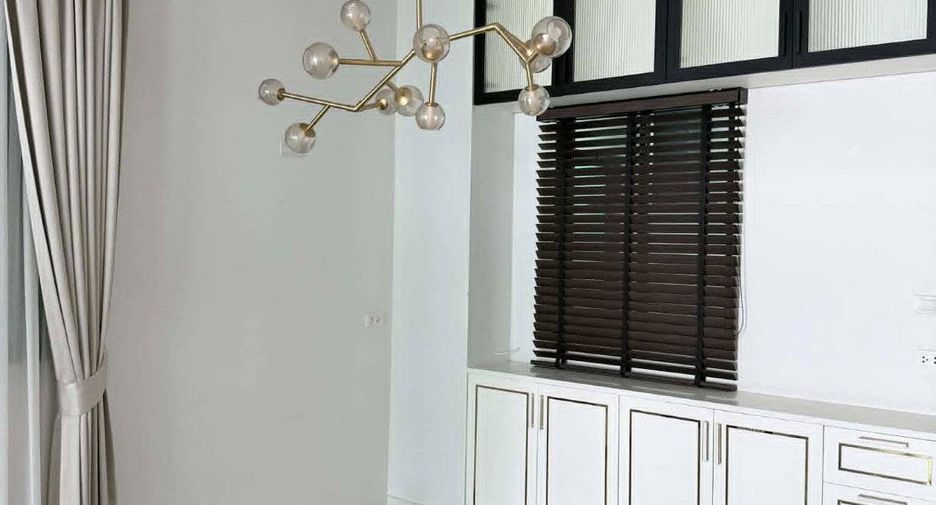 For sale 3 bedrooms townhouse in Wang Thonglang, Bangkok