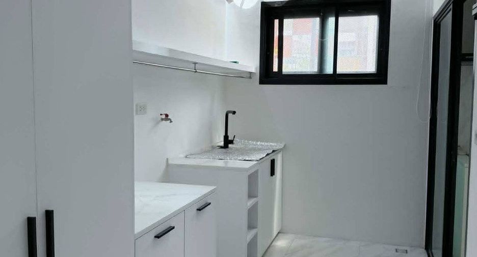 For sale 3 bedrooms townhouse in Wang Thonglang, Bangkok