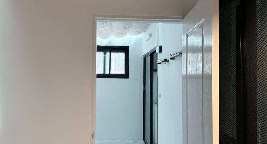 For sale 3 bedrooms townhouse in Wang Thonglang, Bangkok