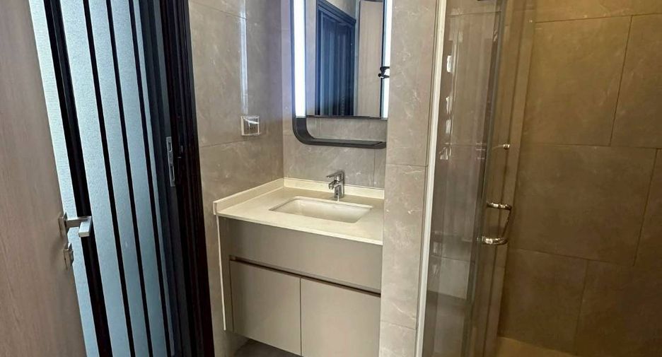 For rent and for sale 3 bedrooms condo in Huai Khwang, Bangkok