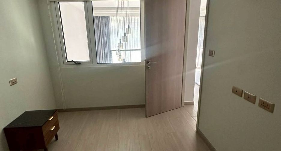 For rent and for sale 3 bedrooms condo in Huai Khwang, Bangkok