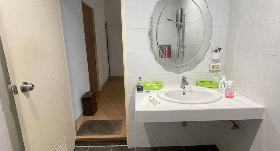 For sale 3 bedrooms townhouse in Bang Khun Thian, Bangkok