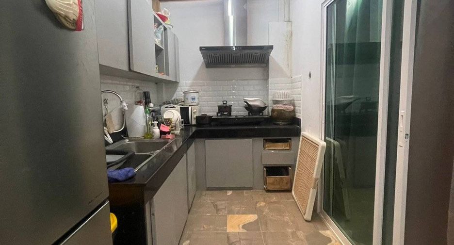 For sale 3 bedrooms townhouse in Bang Khun Thian, Bangkok