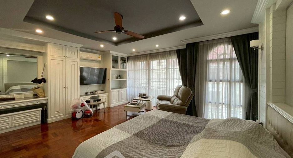 À vendre 5 chambres maison de ville à Bang Lamung, Chonburi