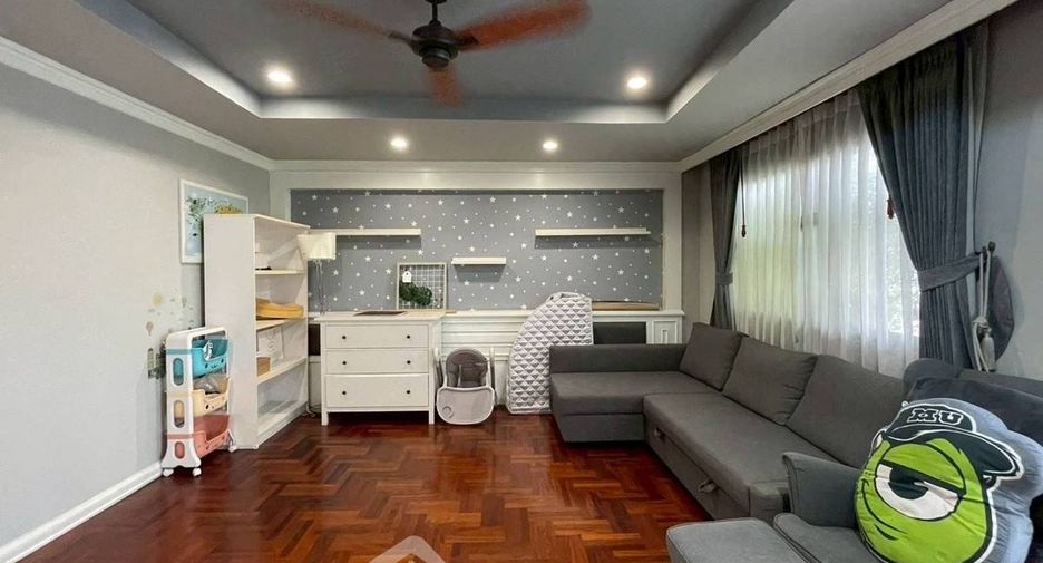 À vendre 5 chambres maison de ville à Bang Lamung, Chonburi