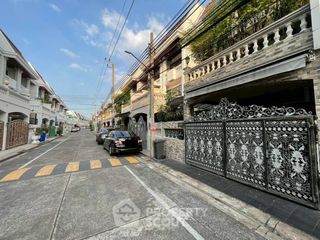For sale 5 ベッドルーム townhouse in Bang Lamung, Chonburi