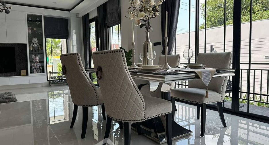 For sale 3 bedrooms condo in East Pattaya, Pattaya