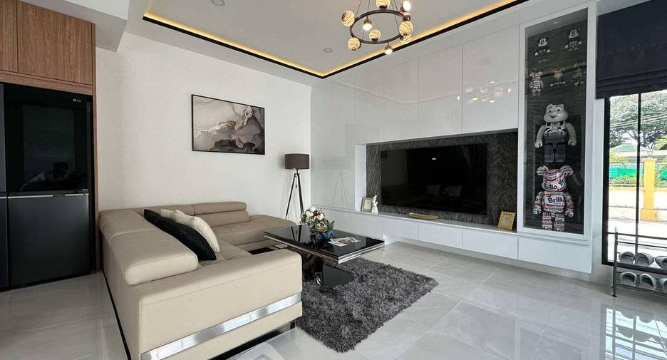 For sale 3 bedrooms condo in East Pattaya, Pattaya