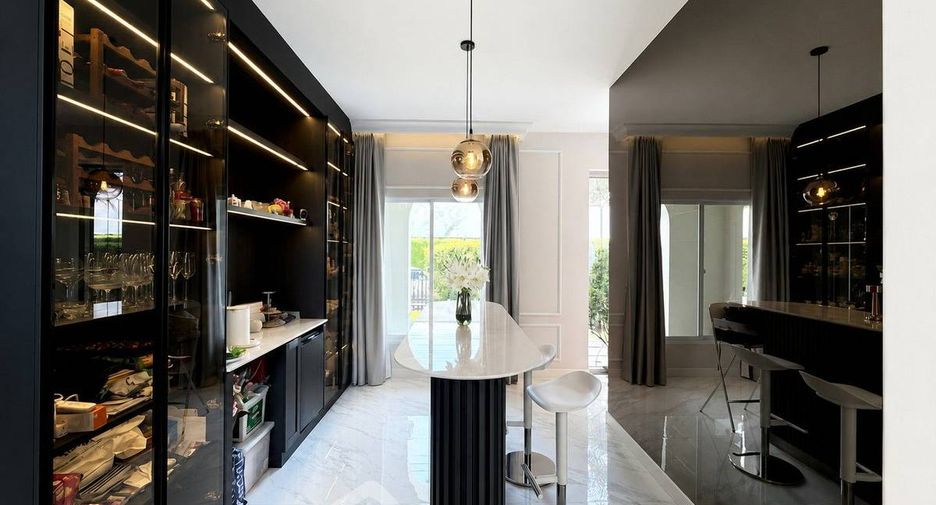 Haus zur Miete und zum Kauf mit 4 Zimmer in Prawet, Bangkok