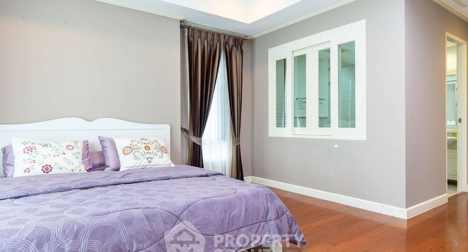 For sale 3 bedrooms condo in Khlong Toei, Bangkok