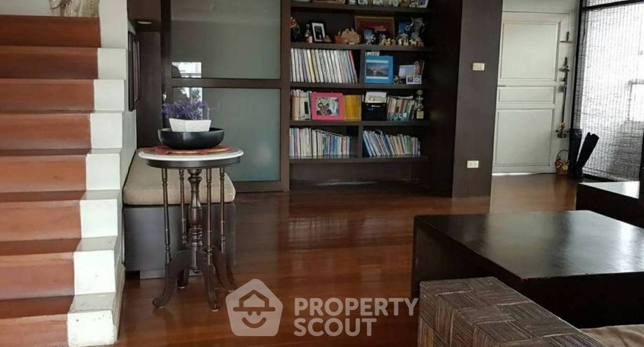 For sale 4 bedrooms condo in Watthana, Bangkok