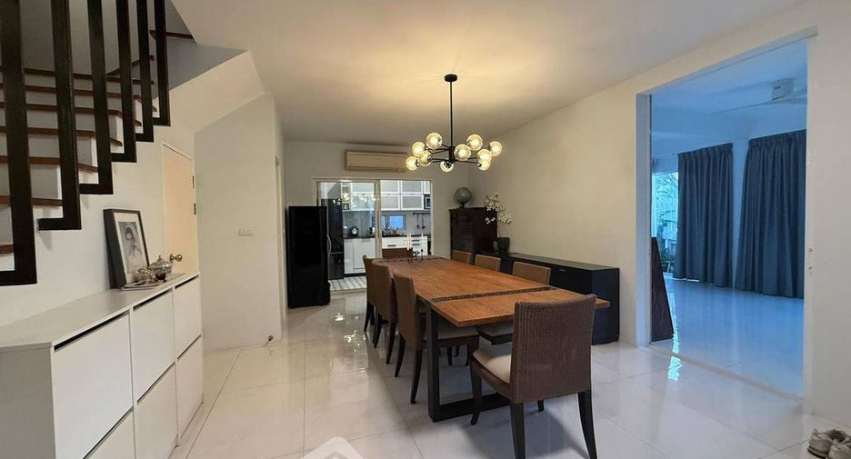 Reihenhaus zum Kauf mit 4 Zimmer in Suan Luang, Bangkok