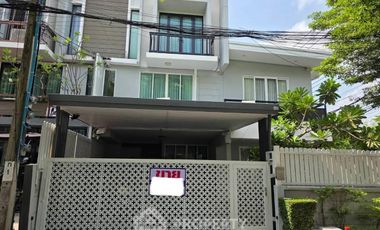 For sale 4 bedrooms townhouse in Suan Luang, Bangkok
