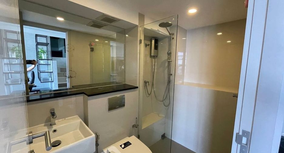 For rent and for sale 1 bed condo in Sathon, Bangkok