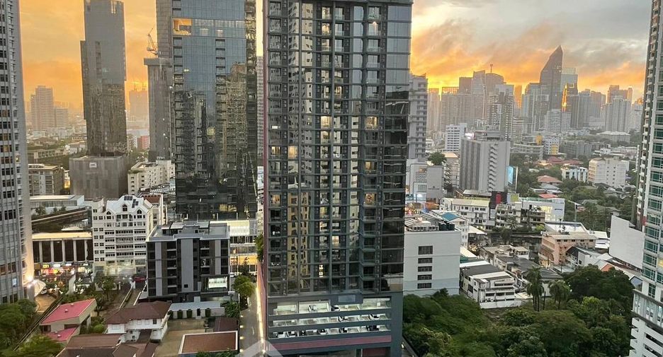 For sale 1 bed condo in Khlong Toei, Bangkok