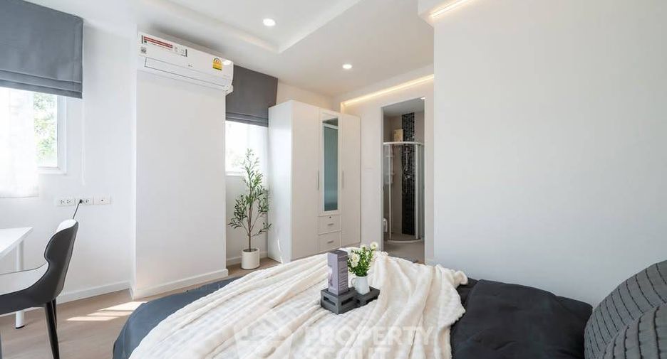 For sale 2 bedrooms condo in Wang Thonglang, Bangkok