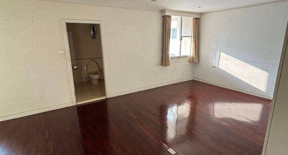 For sale 4 bedrooms condo in Khlong Toei, Bangkok