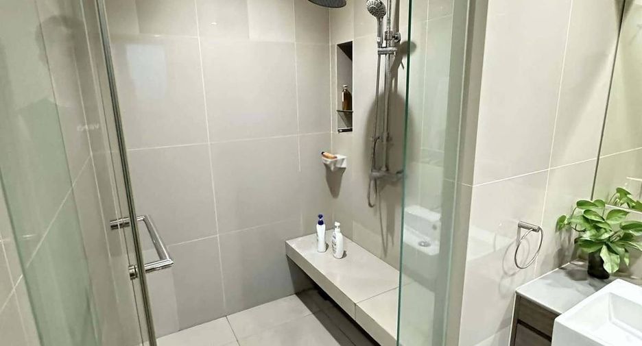 Condo en alquiler y en venta de 2 habitaciones en Huai Khwang, Bangkok